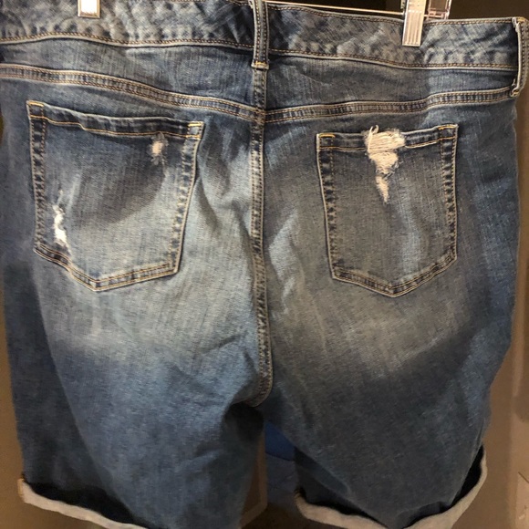Torrid Sz 18 Destroyed Denim Shorts - Picture 2 of 4